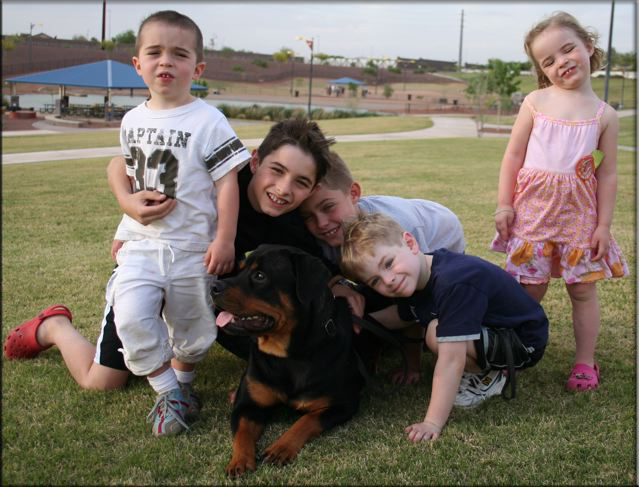 Lexi vom Blaurasen and her two legged friends!